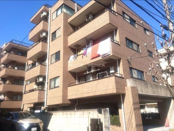 総タイル張り、明るい外観 重厚感溢れる外観です