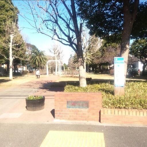 宇喜田東公園 広い敷地で子供たちが元気に遊んでいます