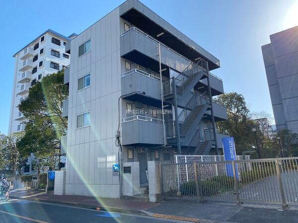 外観 西側から撮影